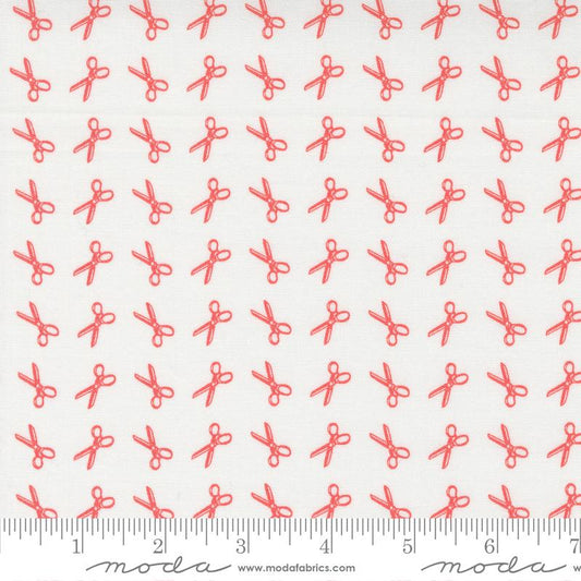 Linen Cupboard Chantilly Strawb 20483 11 Moda #1